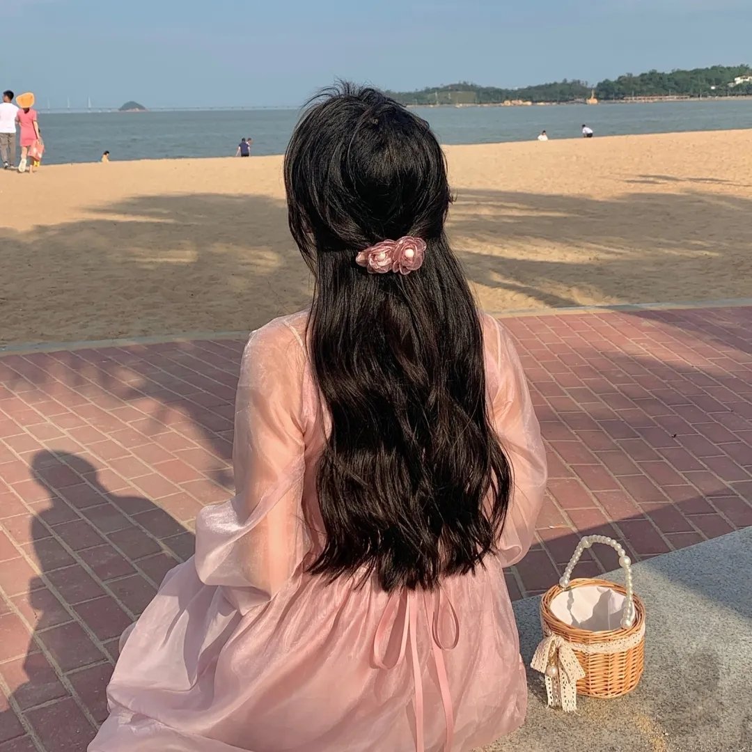 村里来了个直播女神